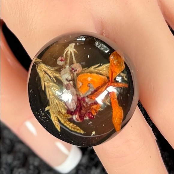 Botanical Resin Dome Ring - Dried Flowers & Foliage - Picture 3 of 6